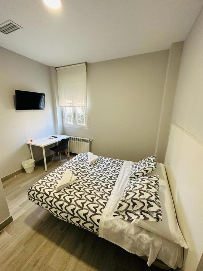 Hospedaje Cuatro Vientos Madrid Extérieur photo
