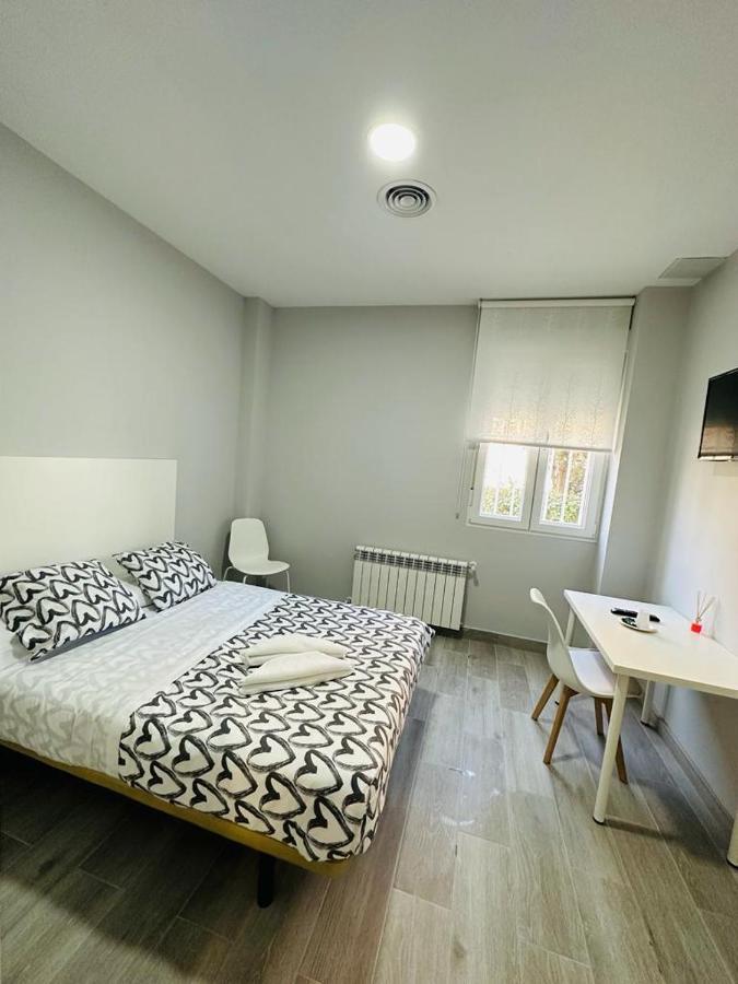 Hospedaje Cuatro Vientos Madrid Extérieur photo