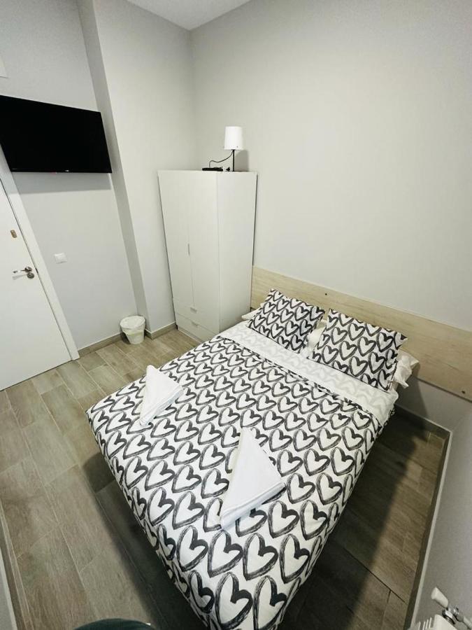 Hospedaje Cuatro Vientos Madrid Extérieur photo