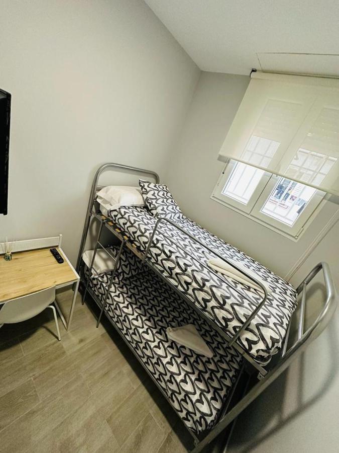 Hospedaje Cuatro Vientos Madrid Extérieur photo