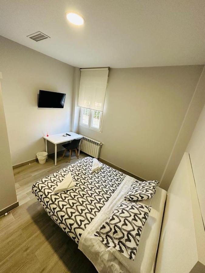 Hospedaje Cuatro Vientos Madrid Extérieur photo