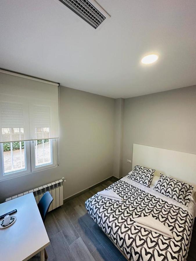 Hospedaje Cuatro Vientos Madrid Extérieur photo