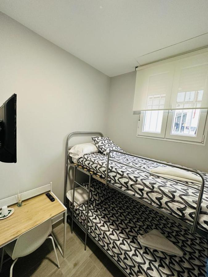 Hospedaje Cuatro Vientos Madrid Extérieur photo
