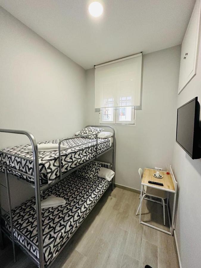 Hospedaje Cuatro Vientos Madrid Extérieur photo